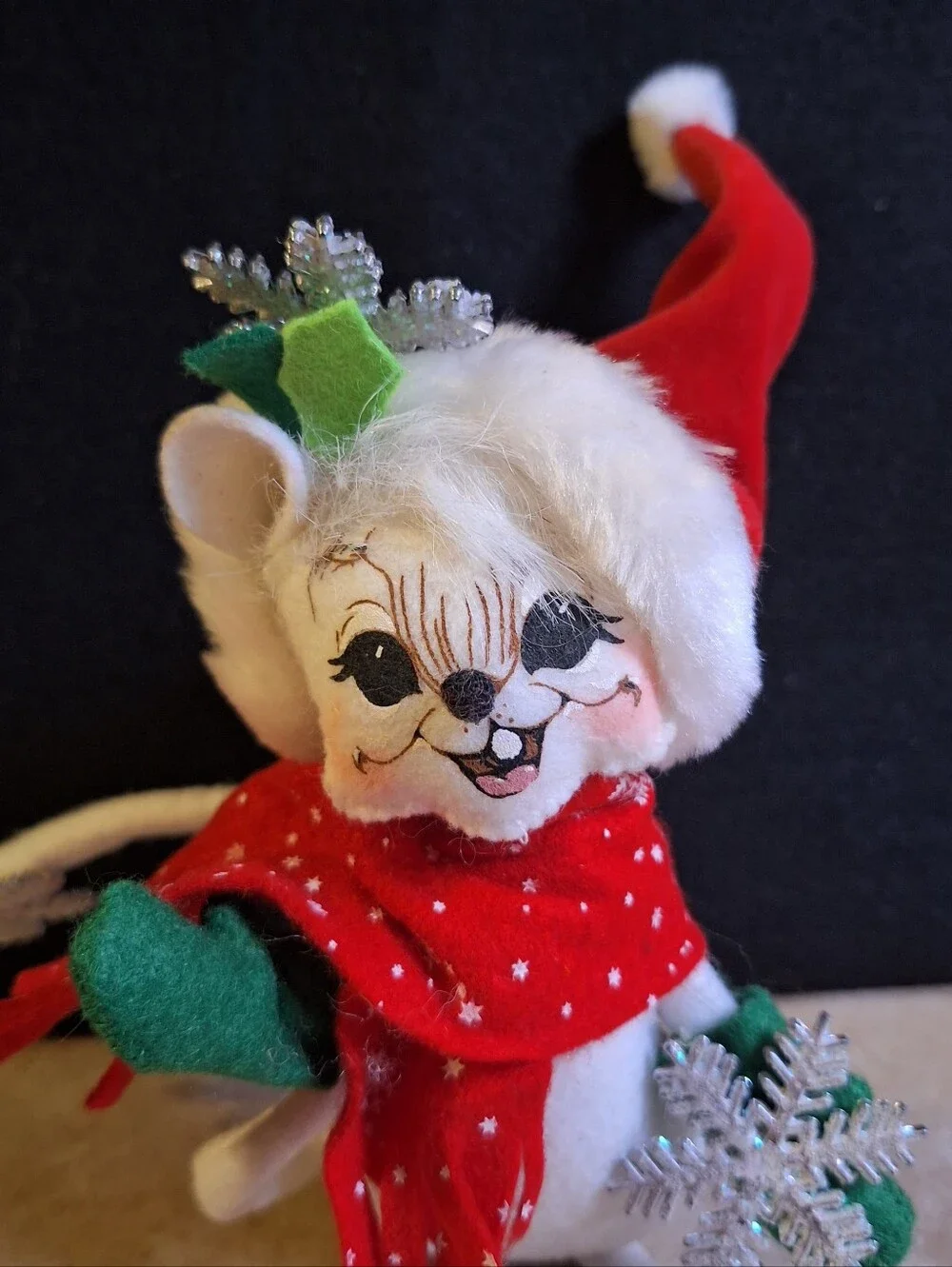 Annalee White Snowflake Mouse Santa Hat 6.5 inch 2007  Winter Scarf Mittens